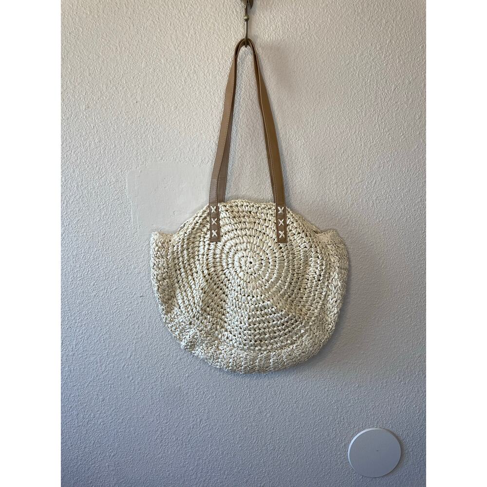 BOHO Resort Style Straw Circle Handbag Purse W/ Faux Leather Strap - Picture 4 of 10